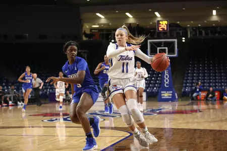 Maddie Bittle playing basketball