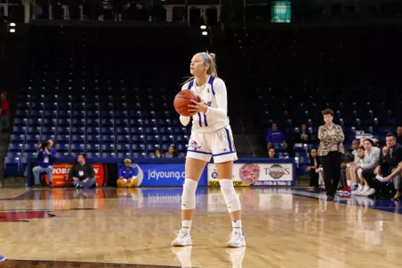 Maddie Bittle playing basketball