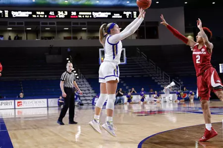 Maddie Bittle playing basketball