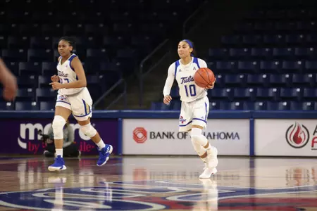 Alexis Gaulden playing basketball