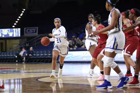 Rebecca Lescay playing basketball