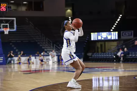 Rebecca Lescay playing basketball