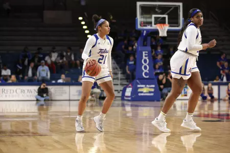 Rebecca Lescay playing basketball