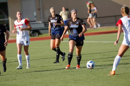 Alyssa Kaiser playing soccer