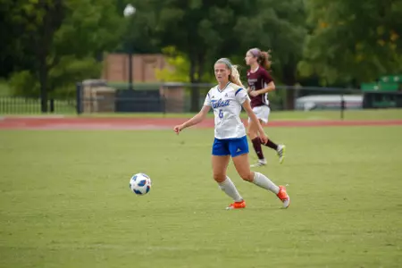 Alyssa Kaiser playing soccer