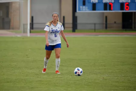 Alyssa Kaiser playing soccer