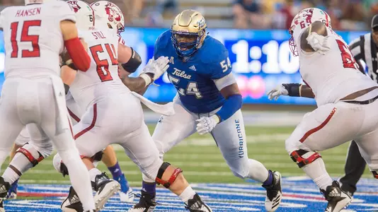 Shemarr Robinson rushes the quarterback