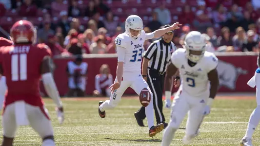 Thomas Bennett punting