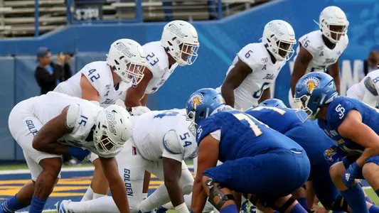 Defense surveys the San Jose State offense