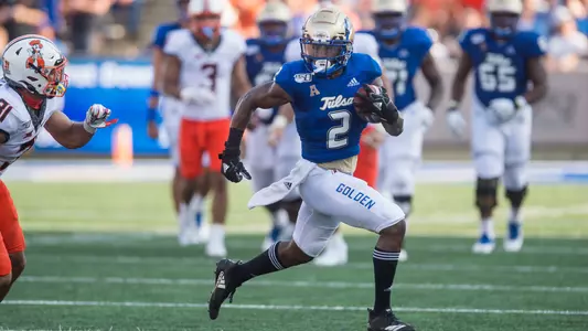 Keylon Stokes runs with the ball against Oklahoma State