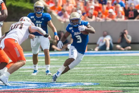 Shamri Brooks runs against Oklahoma State