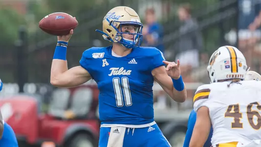 Zach Smith throws the ball against Wyoming