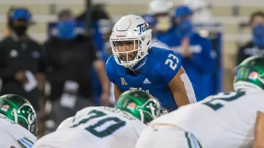 Zaven Collins stares down the QB