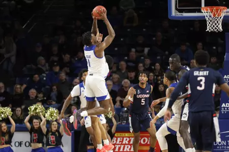 Martins Igbanu dunk vs. UConn