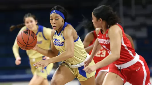 Destiny Johnson playing basketball