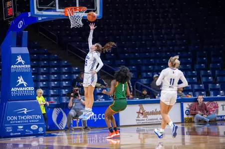 Delanie Crawford layup