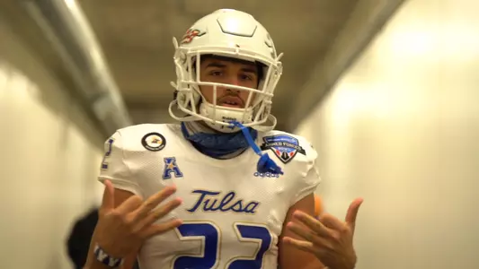 Malachai Jones playing football