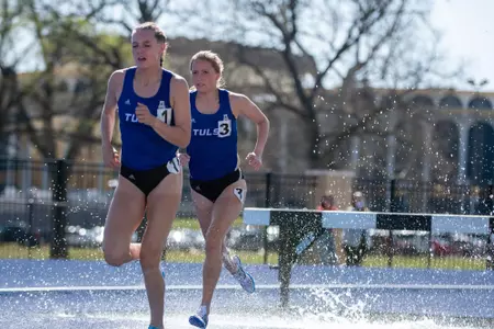 Katharina Pesendorfer running track