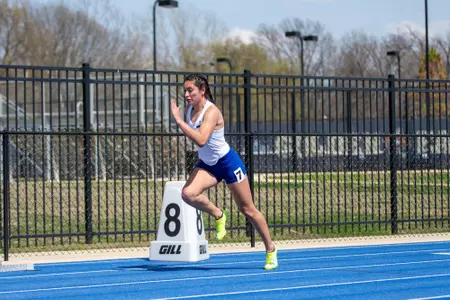 Elizabeth Roca running track