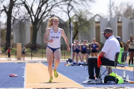 Carsyn Spurgeon running track