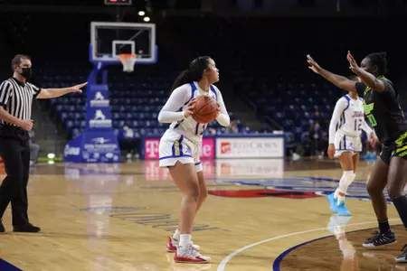 Jessika Evans playing basketball