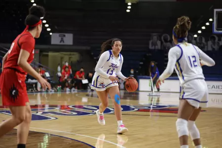 Jessika Evans playing basketball