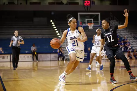 Rebecca Lescay playing basketball
