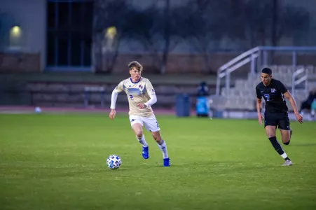 Til Zinnhardt playing soccer