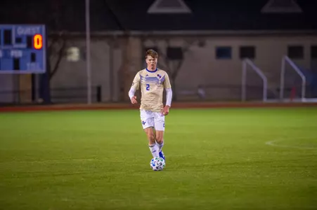 Til Zinnhardt playing soccer