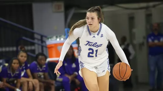 Hadley Periman playing basketball
