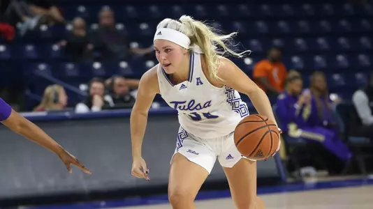 Caroline Lyles playing basketball