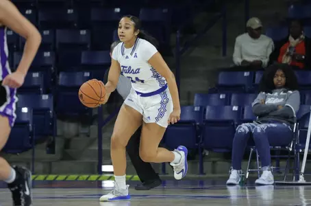 Chloe Williams playing basketball