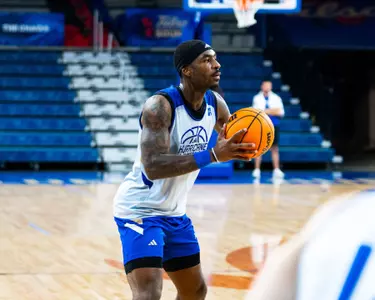 David Green shoots at practice