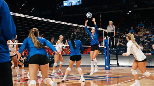 Tulsa setter setting the ball