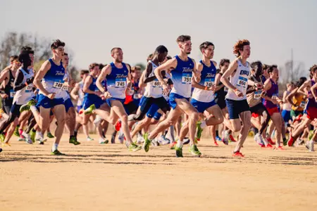 Men's cross country runs at the 2025 Midwest Regional