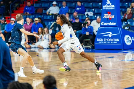 KJ Martin Jr. dribbles against Manhattan Christian