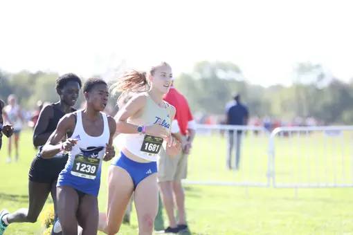 Tulsa women's cross country at 2025 Gans Creek Classic.