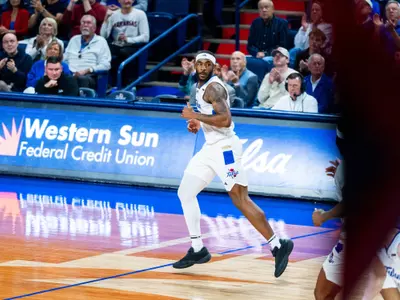 David Green jogs up the floor against USF