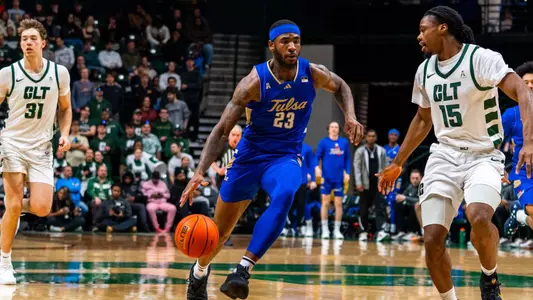 David Green drives to the hoop against Charlotte