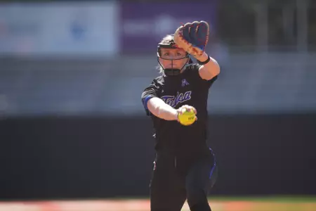 Maura Moore delivers a pitch against Jacksonville State