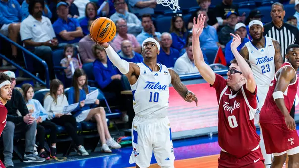 Tylen Riley lays it in against Temple