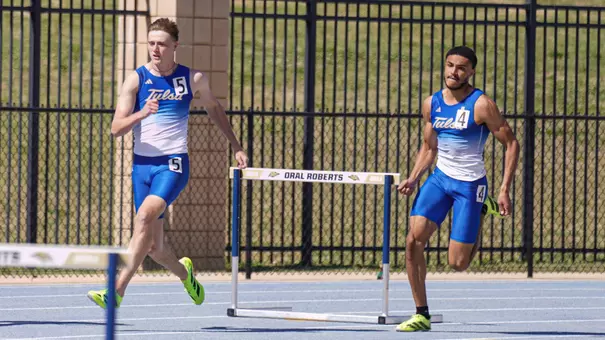 Men's track 400 m hurdles Invite