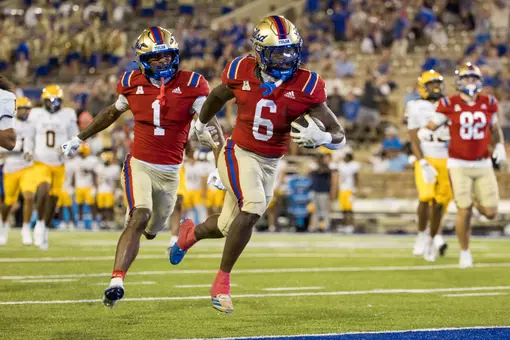 Damari Alston runs in for a touchdown against East Texas A&M