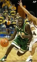UAB's Eric Bush tries to drive past Marquette's Cordell Henry (4) in the second half Tuesday.