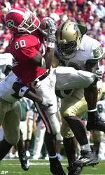 Dominique Cosper, left, and Nigel Eldridge break up a first-quarter pass intended for Georgia's Mario Raley.