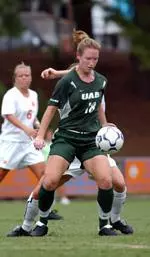 UAB's junior midfielder Jenny Rynders