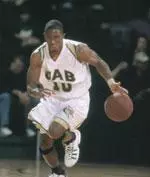 Mo Finley's basket with 1:02 remaining gives UAB the lead.