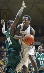 Wyoming's Brad Jones (1) takes a shot while guarded by UAB's Lawrence Kinnard (21) late in the second half. (AP Photo)