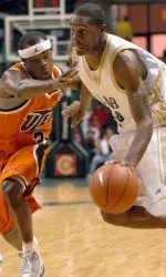 Wen Mukubu drives against Texas-El Paso's Malik Alvin during the first half.