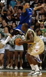 Memphis's Shawn Taggart, left, goes high to block a shot by UAB's Robert Vaden during the second half (AP Photo)